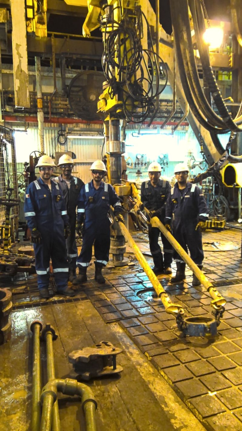 DAS crew performing tubular running on rig